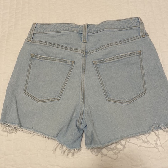 Universal Threads Light Wash Denim Shorts, size 26 - Picture 2 of 3